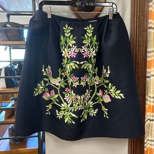 Oscar de la RENTA navy Silk skirt with beautiful embroidery, made in the USA